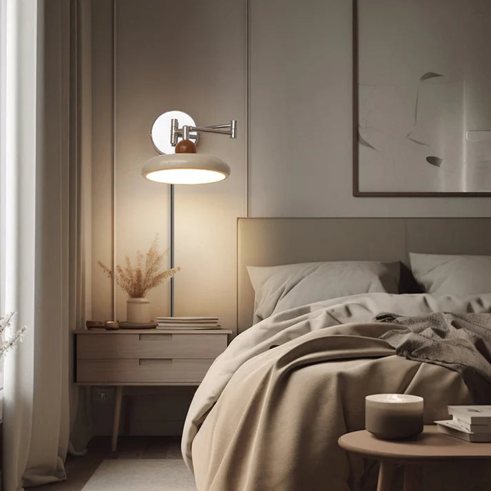 Lola Plug-in Wandlamp – Stijlvol Design met Warme Gloed