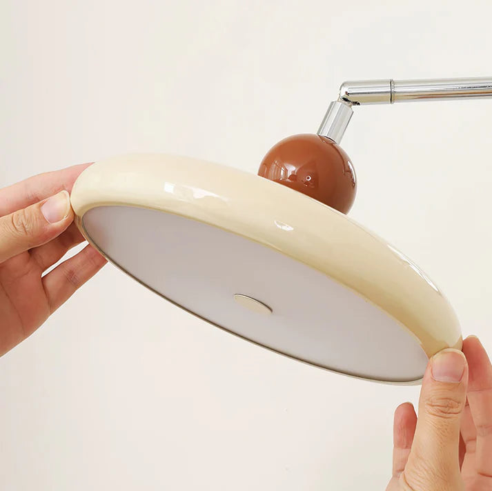 Lola Plug-in Wandlamp – Stijlvol Design met Warme Gloed