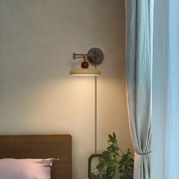 Lola Plug-in Wandlamp – Stijlvol Design met Warme Gloed