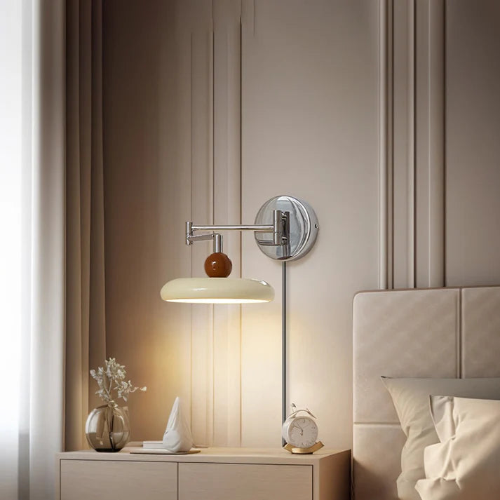 Lola Plug-in Wandlamp – Stijlvol Design met Warme Gloed