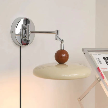 Lola Plug-in Wandlamp – Stijlvol Design met Warme Gloed