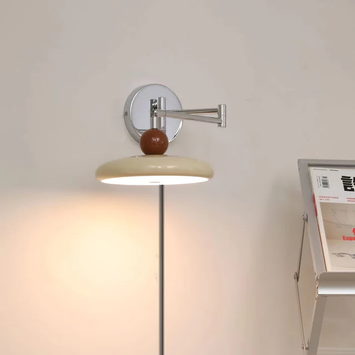 Lola Plug-in Wandlamp – Stijlvol Design met Warme Gloed