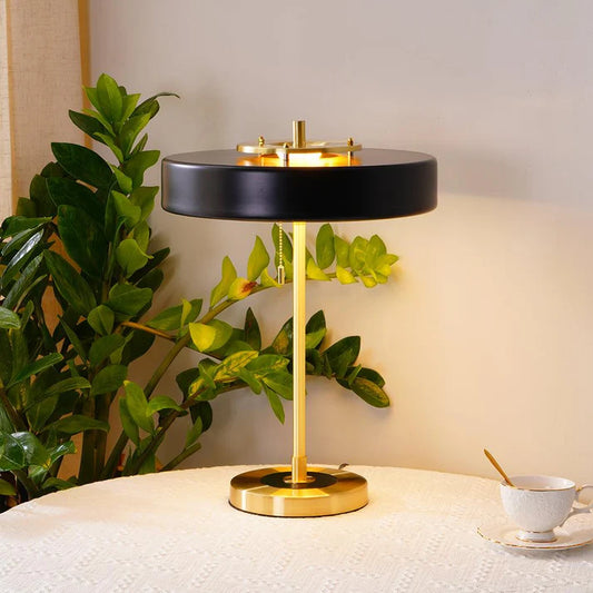 Revolve Tafellamp – Eigentijds Design met Warme Uitstraling