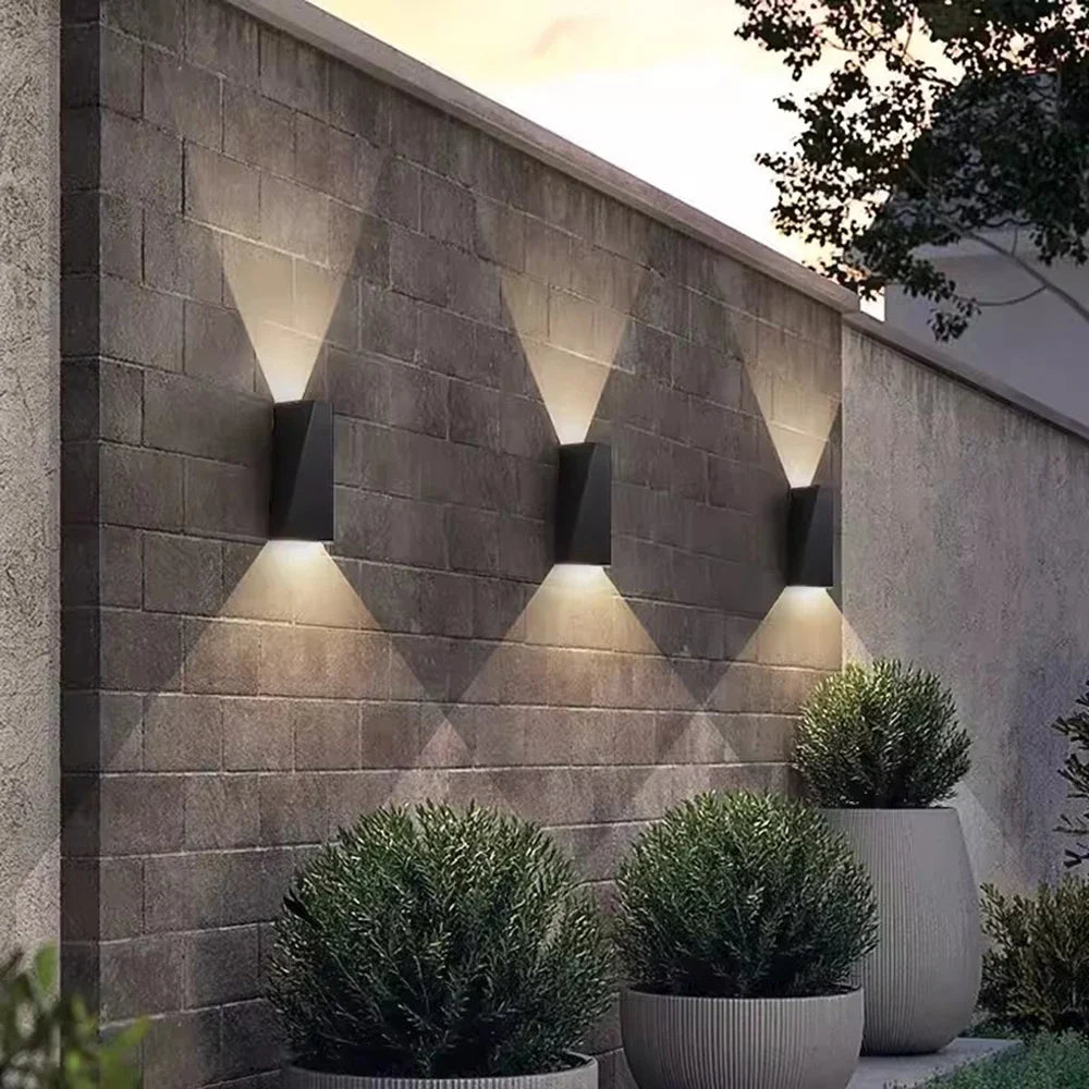 Strakke Buitenwandlamp in Stijlvol Aluminium