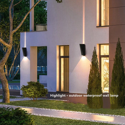 Strakke Buitenwandlamp in Stijlvol Aluminium
