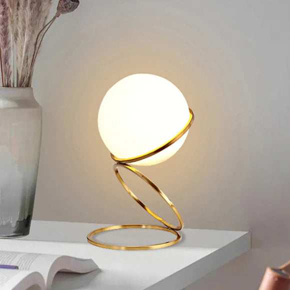 Moderne Glas Tafellamp  met Gouden Accenten