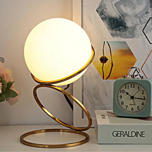 Moderne Glas Tafellamp  met Gouden Accenten