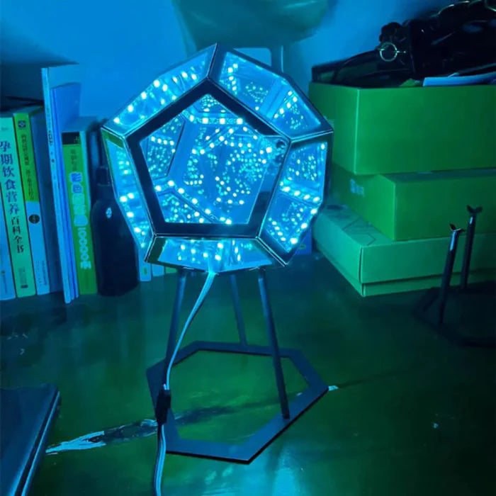 Creatieve Tafellamp–Oneindige Kleuren in Geometrisch Design
