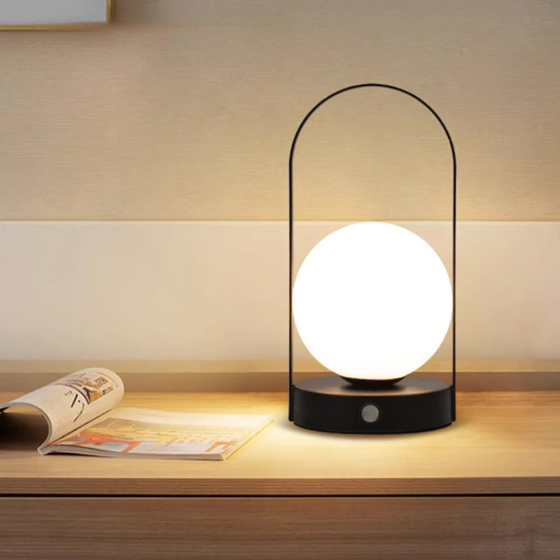 Moderne Draadloze Tafellamp met USB-Oplaad
