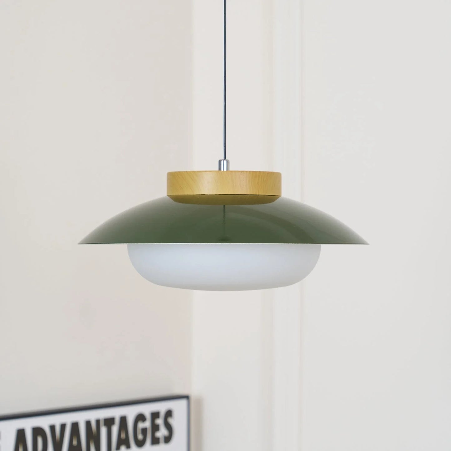 Scandinavisch Design Hanglamp met Houten Accent
