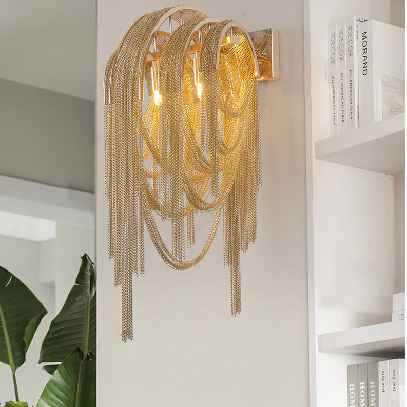 Luxe Ambockel Wandlamp met Aluminium Kettingdetails