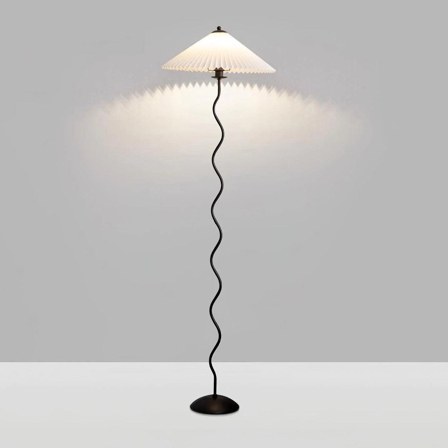 Sculpturale Squiggle Vloerlamp met Geplisseerde Kap