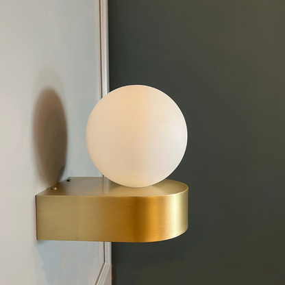 Glazen Bol Wandverlichting met Stijlvolle Afwerking