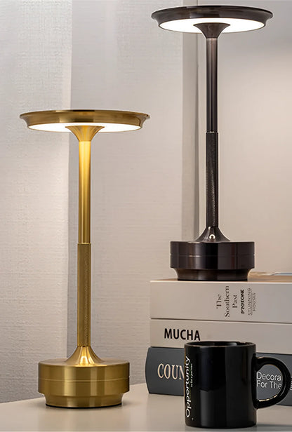 Éclat Tafel Lamp met Strakke Simpliciteit & Stijl