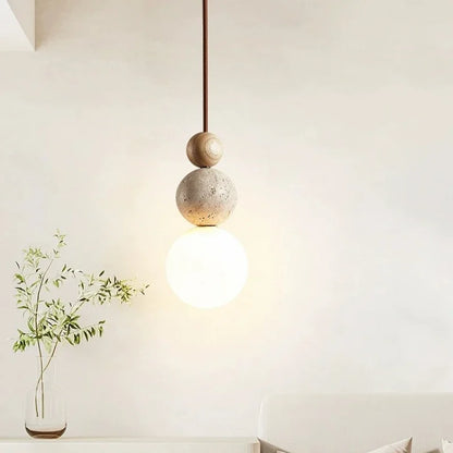 Travertijn en Houten Hanglamp met Opaal Glazen Lamp