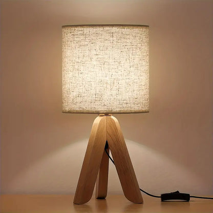 Minimalistische Tafellamp met Houten Driepootstatief en Stoffen kap