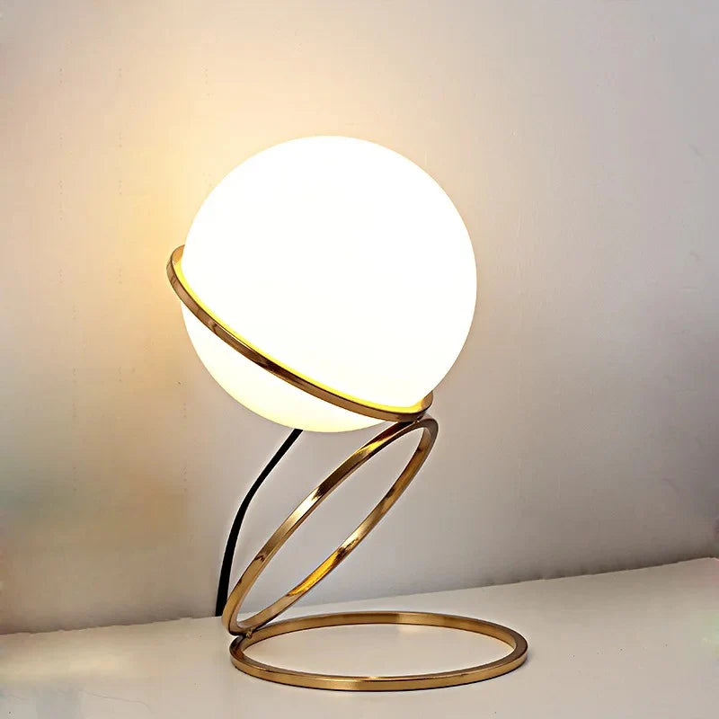 Moderne Glas Tafellamp  met Gouden Accenten