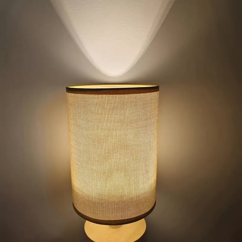 Minimalistische Japanse LED-Tafellamp met Houten Basis en Stoffen Kap