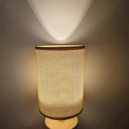 Minimalistische Japanse LED-Tafellamp met Houten Basis en Stoffen Kap
