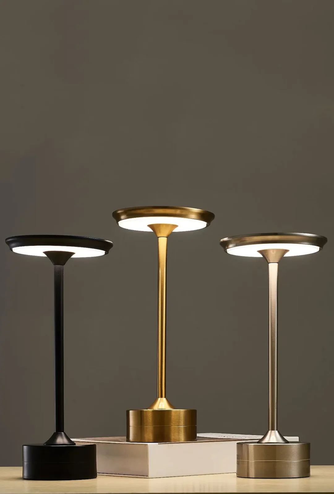 Éclat Tafel Lamp met Strakke Simpliciteit & Stijl