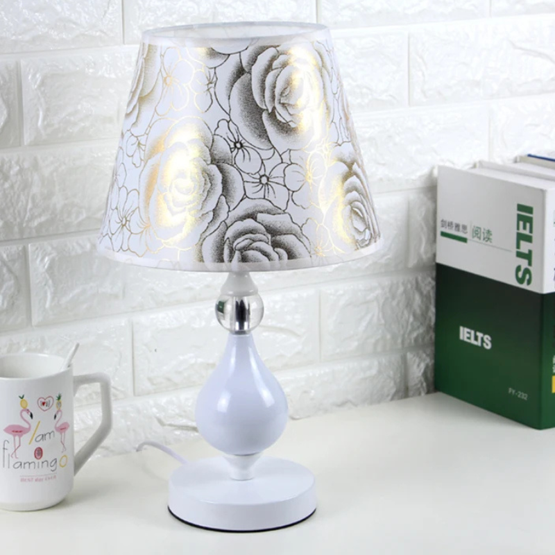 Veelzijdige Tafellamp met Elegant Ontwerp