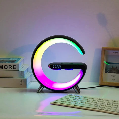 4-in-1 Oplaadstation met Bluetooth & LED Tafellamp