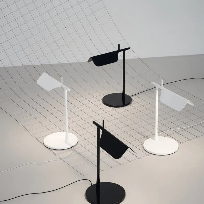 Minimalistisch Design Tafellamp met Verstelbare Kap
