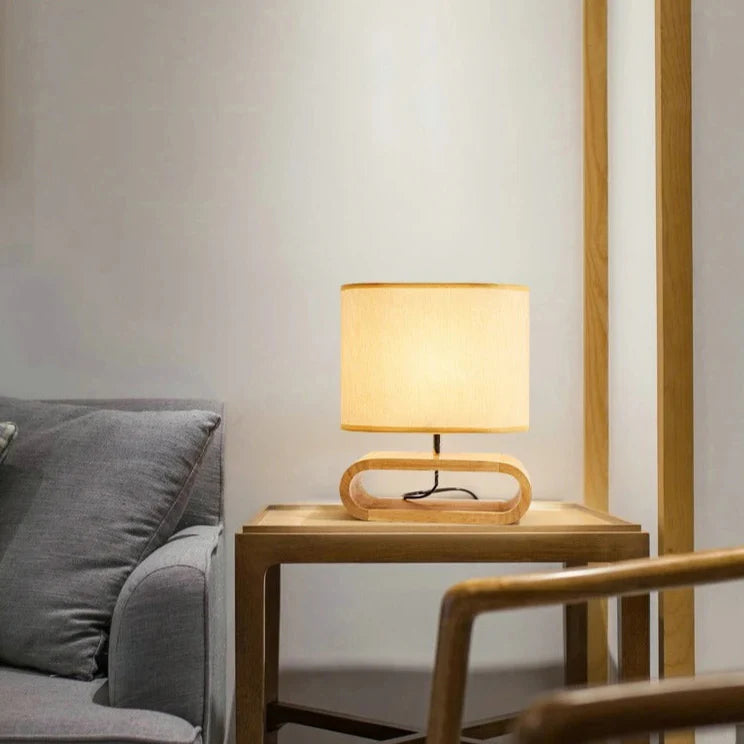 Scandinavisch Tafellamp  met Houten Basis en Stoffen Kap