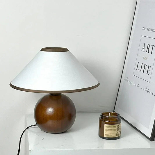 Tijdloze Elegantie Tafellamp in Walnoothout